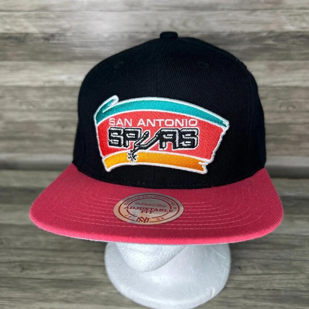 San Antonio Spurs SnapBack Hat Cap‎ Mitchell & Ness Hardwood Classic 2-Tone
